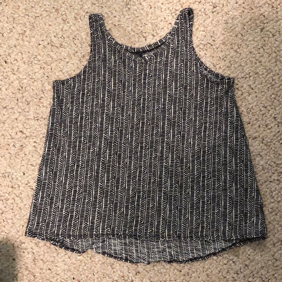 Black and white chevron tank top - Picture 1 of 3